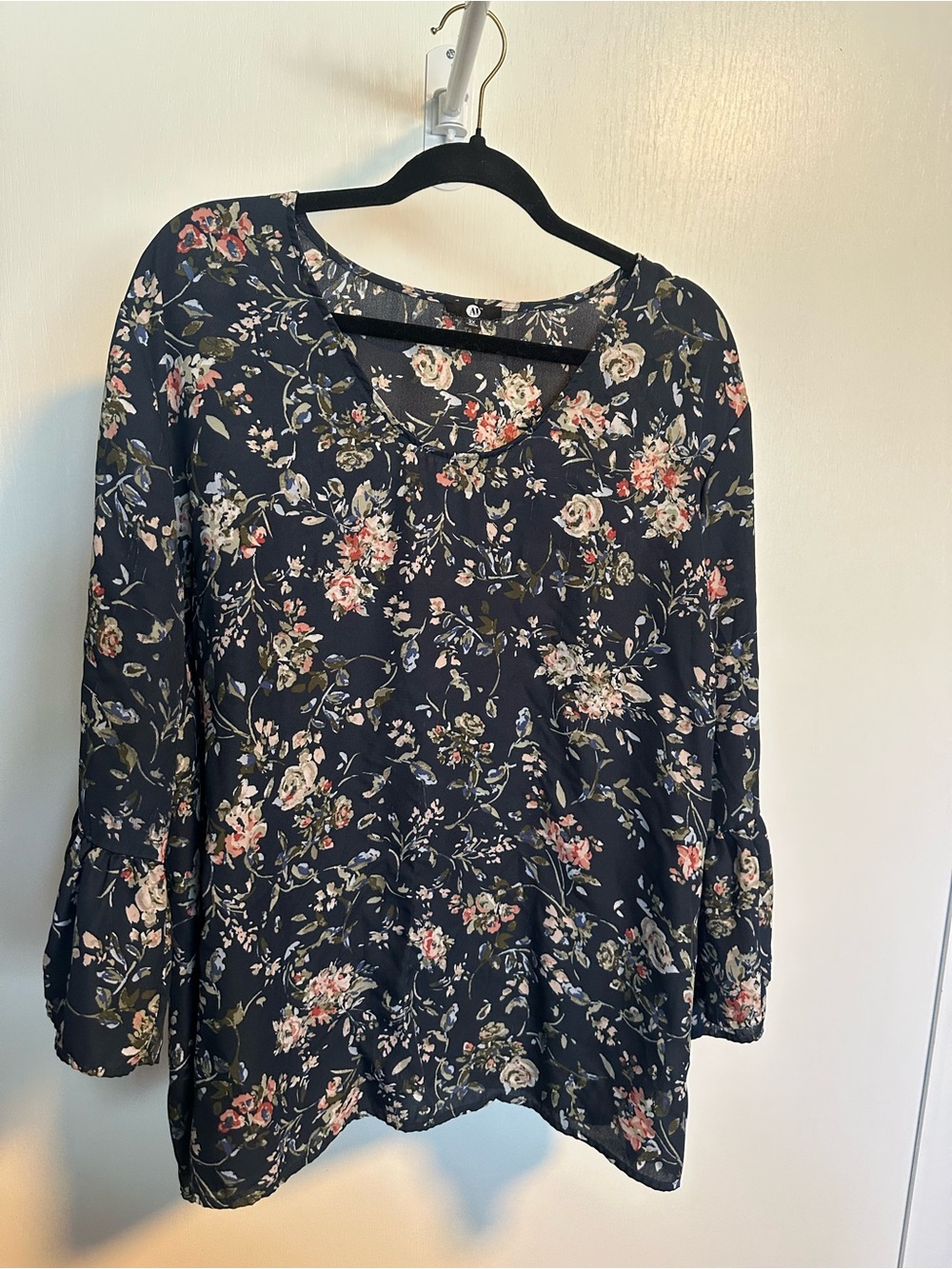 A&I Floral Navy Blouse with Pink and Cream Accents Size 3X
